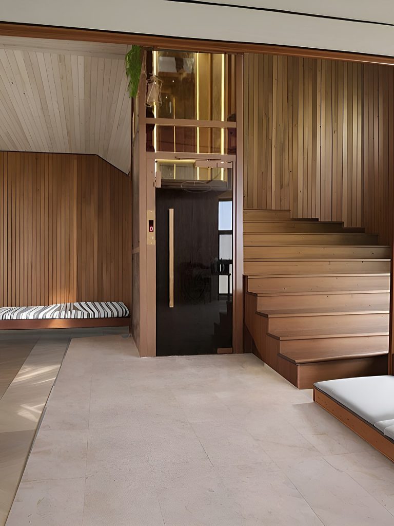 Indoor elevator in tower Panoramic Villa Elevator Marina platfoprms